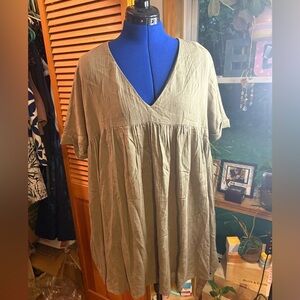 Listicle V-Neck Tunic in Olive